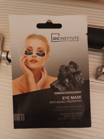 Patchs hydrogel contour des yeux au charbon 