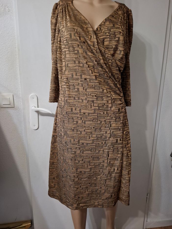 Robe taille 38/40 en très bon état - photo numéro 2