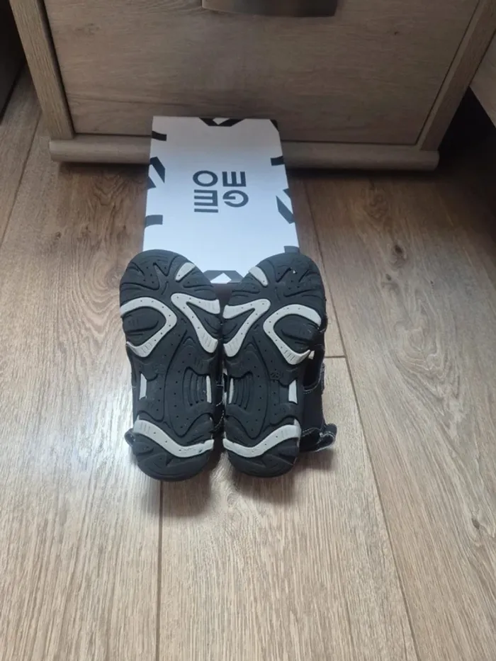 Chaussures sandales / nu-pieds gémo pointure 28 en très bon état - photo numéro 4