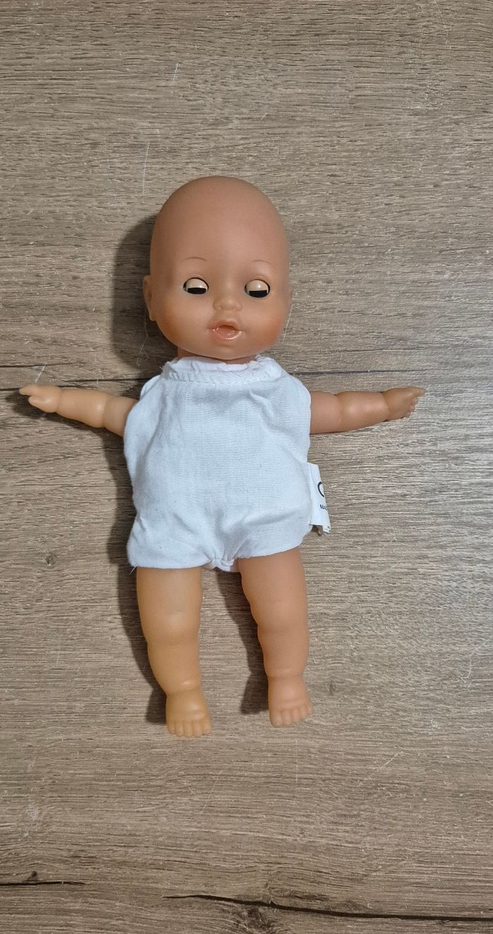 Petit poupon avec tenue en laine - photo numéro 4