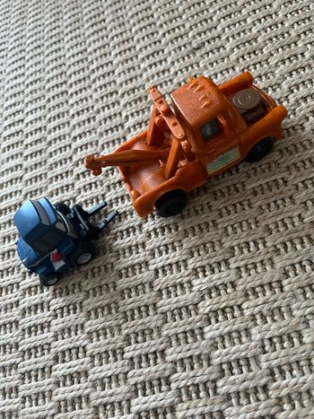 Lot de 2 figurines Cars