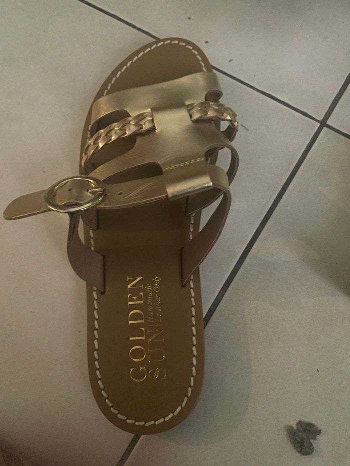 Sublimes sandales dorées avec brides tressées et boucles dorées neuves taille 38 - photo numéro 2