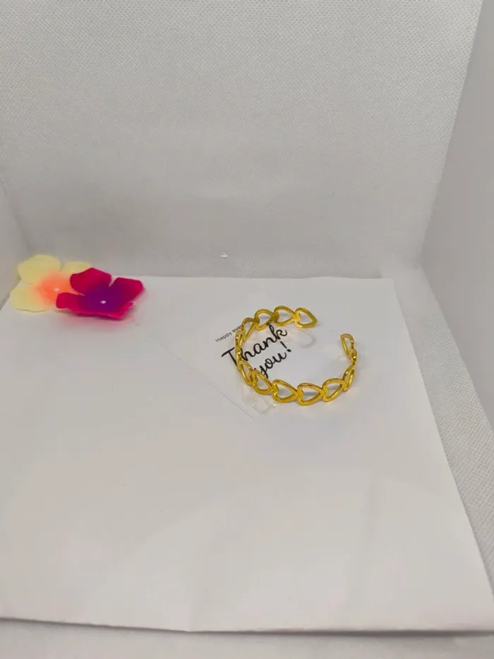 Bracelet manchette doré avec cœurs - photo numéro 5
