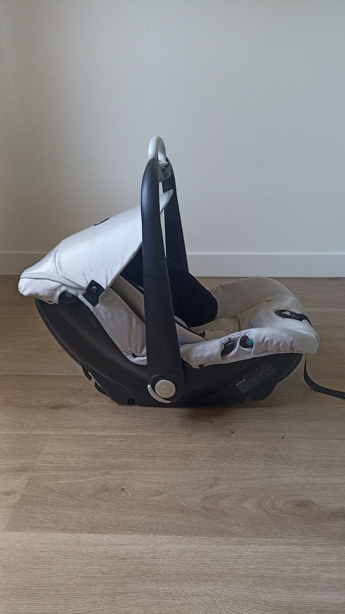 Siege auto Mutsy safe2go gris - photo numéro 3