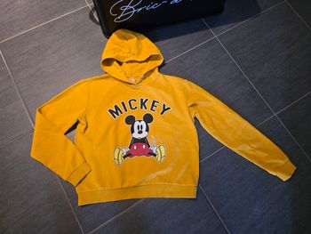 Pull Mickey fille taille 170.176