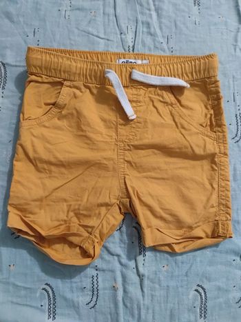 Short jaune T.24 mois