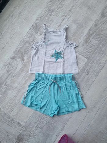 Ensemble short et Tee-shirt  Taille 5 ans