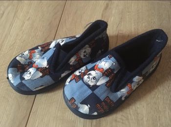 Chaussons NEUFS - taille 20