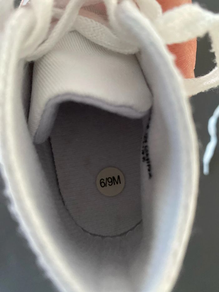 Lot de 2 paires de chaussures kiabi 6/9 mois - photo numéro 4