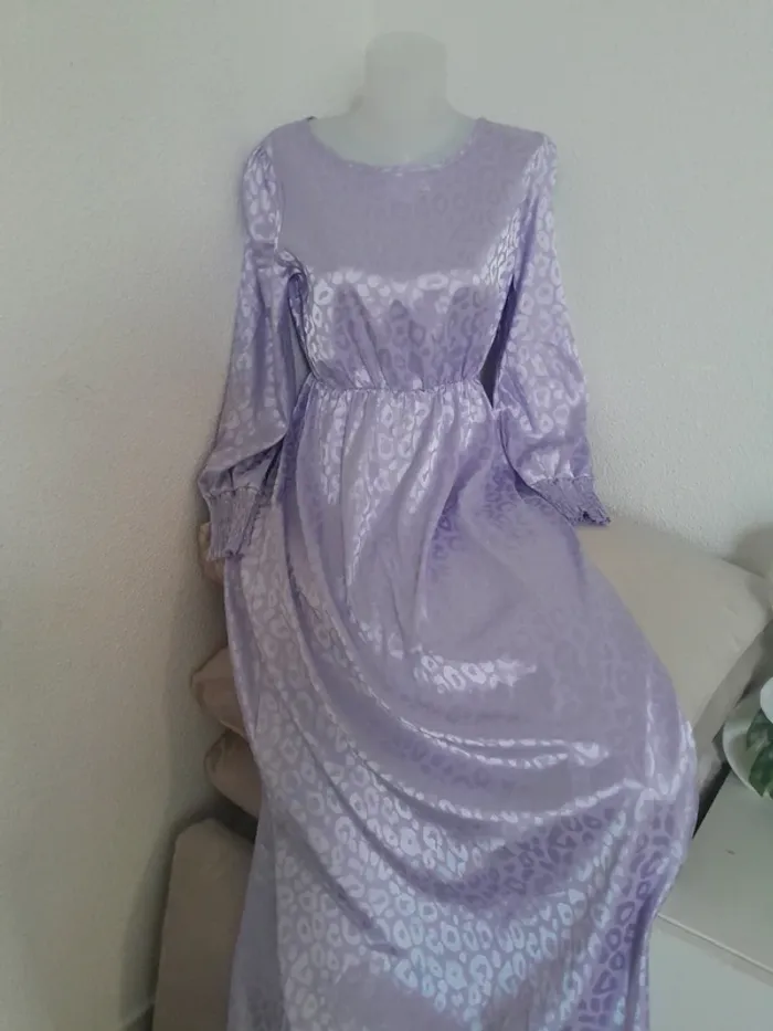 Robe longue 💫légère 💫touché satiné 💫Shein Taille  40-42