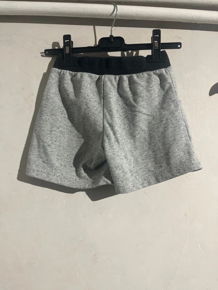 Short gris 6ans - photo numéro 3