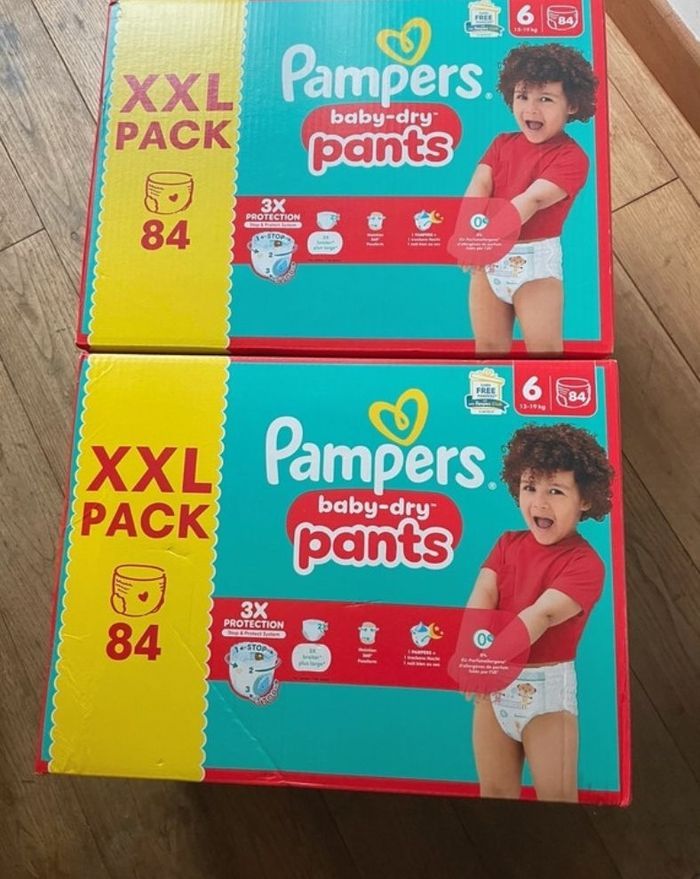 2 cartons de couches pampers taille 6 XXL