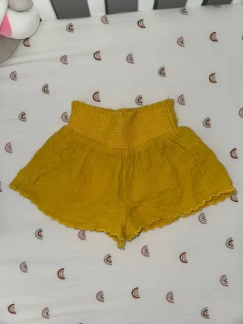 Short jaune