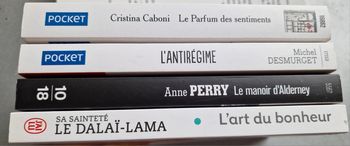 4 livres Cristina caboni/Michel Desmurget/Anne Perry et le dalai Lama
