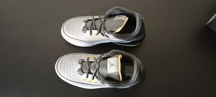 Jordan Max Aura 5 – Taille 38 – Couleur Gris Ciment – Neuves - photo numéro 5