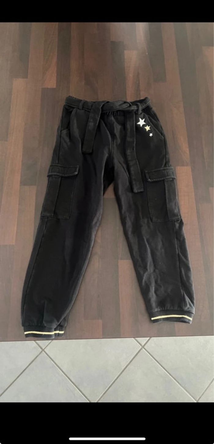 Pantalon noir cargo fille orchestra taille 8 ans en parfait état . 95% coton