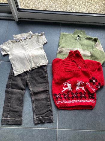 Lot 4 vêtements taille 2ans