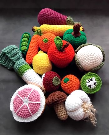 lot de dinette jouet au crochet