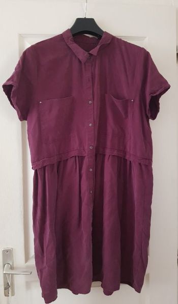 Robe courte, manches courtes. Taille 46