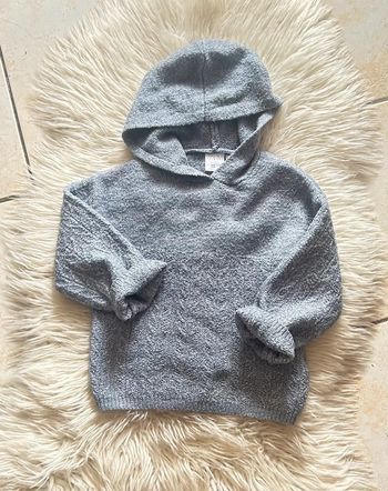 Fille 👧🏻 Pull a capuche zara en maille bleu taille 4/5 ans
