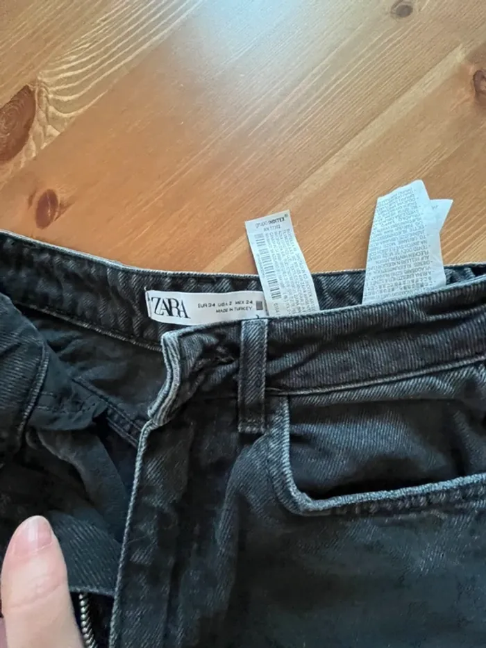 Jean noir Zara en taille 34 - photo numéro 3