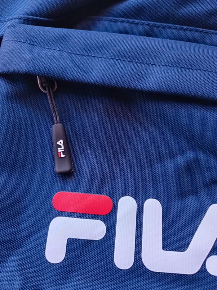 Sac Fila neuf avec étiquette et emballage - photo numéro 3