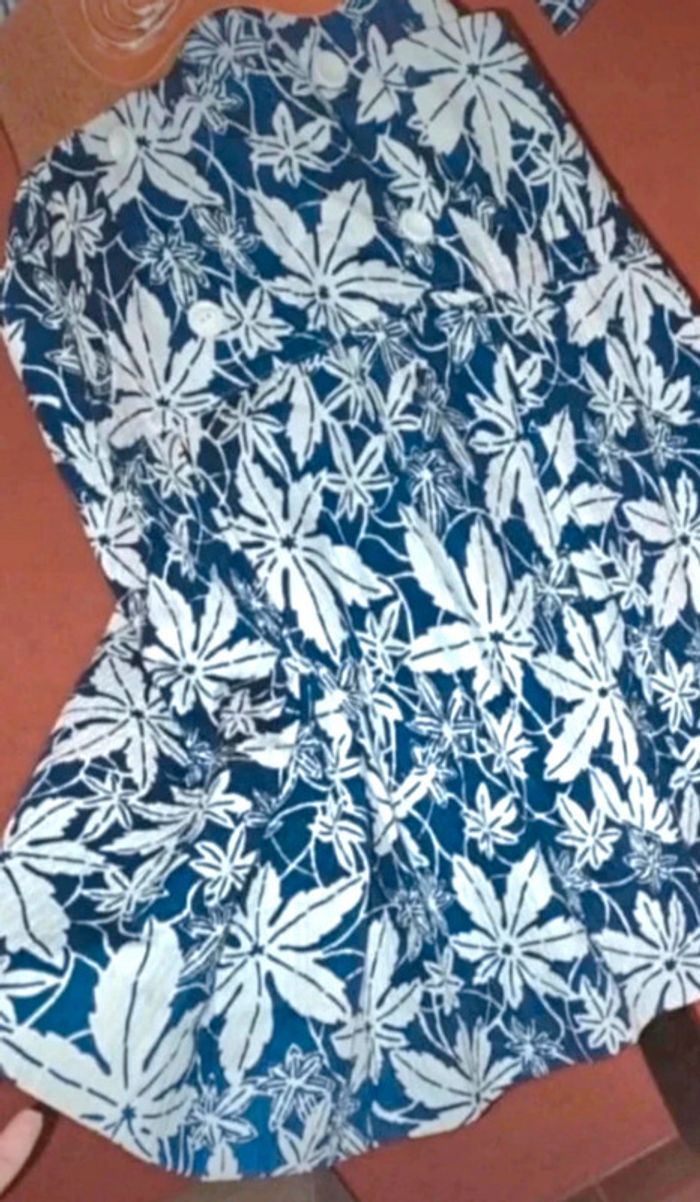 Robe à bleu à feuilles blanches. 
Vintage T38 - photo numéro 2