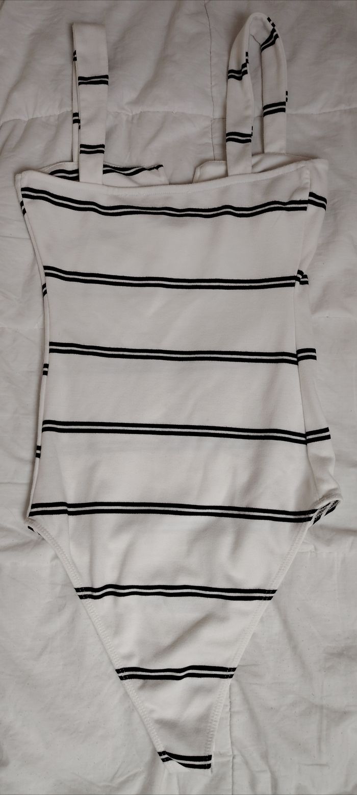 Body rayé blanc et noir Bershka - photo numéro 4