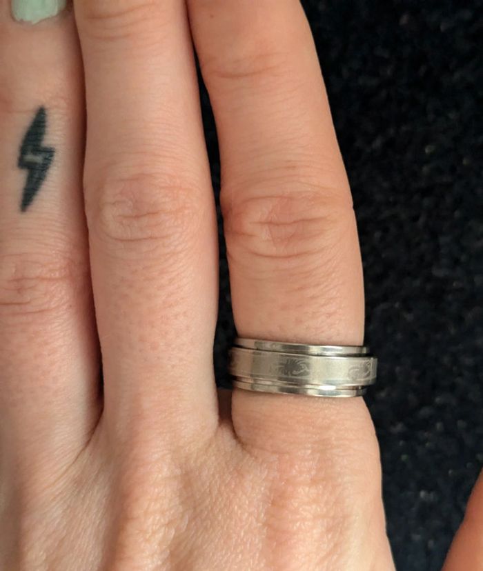 Bague en acier avec des scorpions