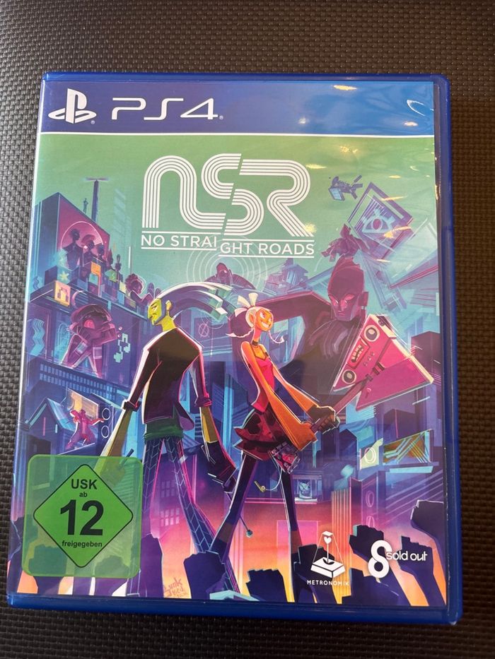 No straight roads - PS4