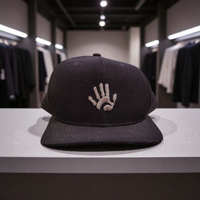 Casquette trucker noire brésilienne  – logo main brodé – style urbain streetwear