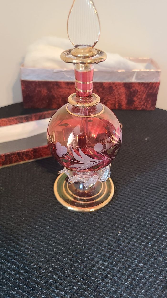 Flacon de parfum en verre gravé canneberge vintage avec barbouilleur - photo numéro 3