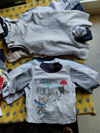 Vêtements bébé hiver été en très bon état