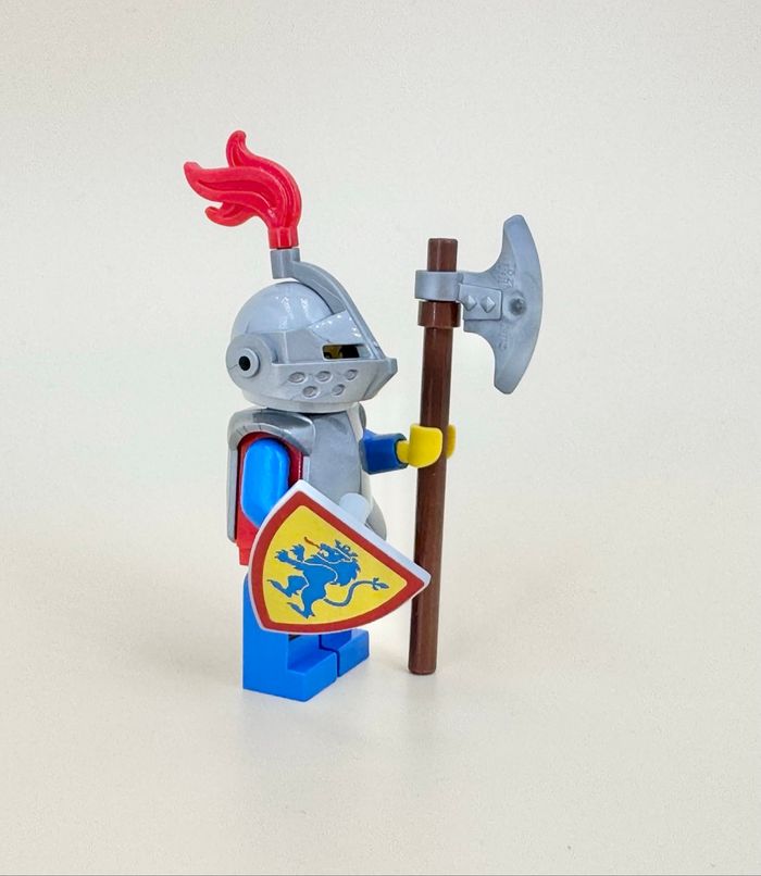 Lego Figurines Castle : Femme Soldat Lion Knight, visage double expression, casque à visière - NEUF - photo numéro 9