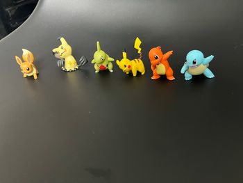Lot de figurines Pokémon 