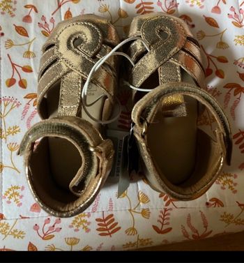 Sandale OBAIDI cuire neuve taille 21