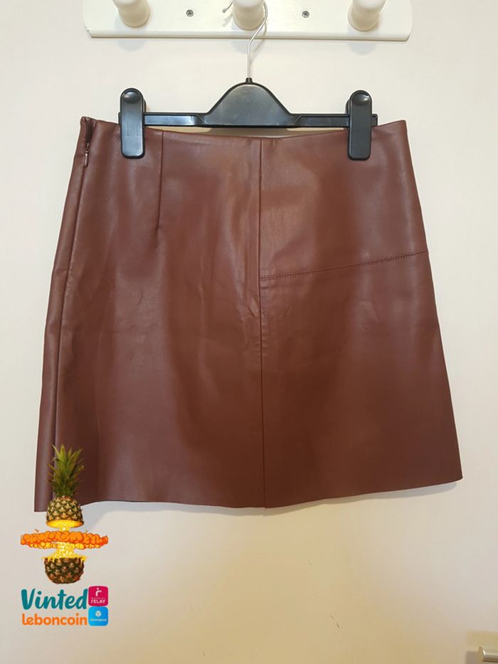 mini jupe en simili cuir marron