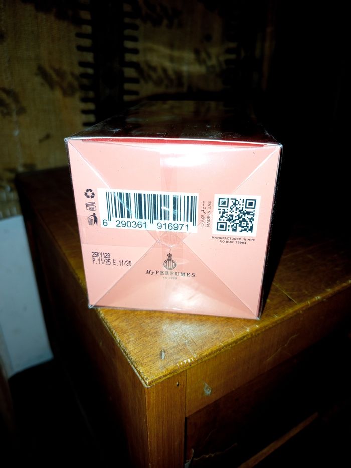 Strawberry très lèches de arabiyat sugar b'y m'y perfumes - photo numéro 5