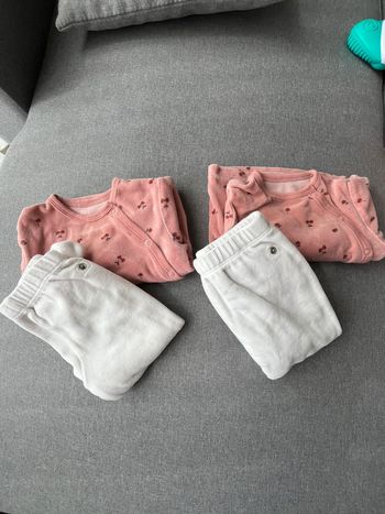 2 pyjamas bébé