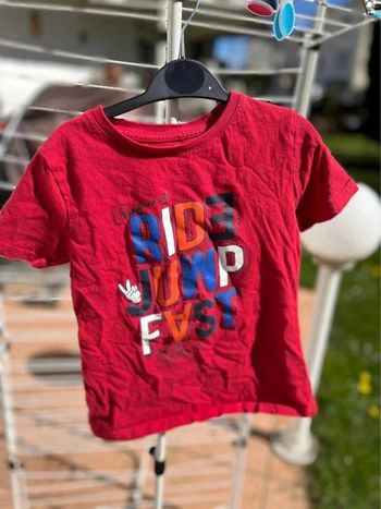T shirt rouge la halle taille 8 ans