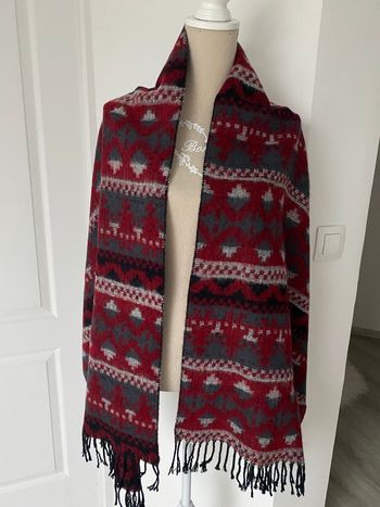 Écharpe bordeaux et grise neuve 