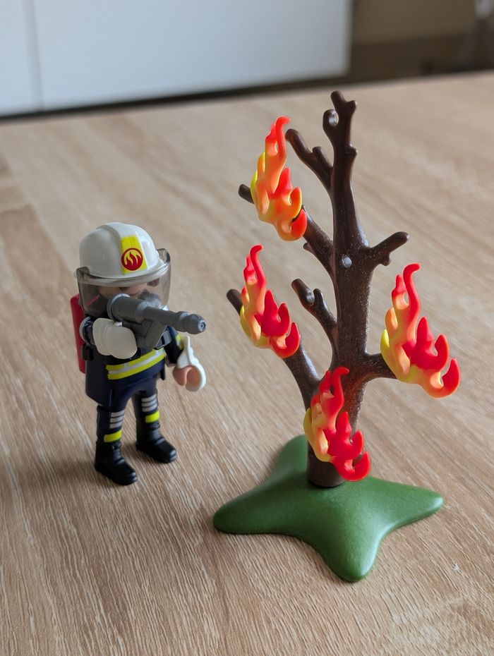 Playmobil 9993 Pompier avec arbre en feu - photo numéro 2