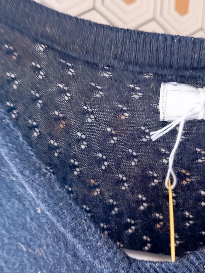 Pull leger taille S - photo numéro 2