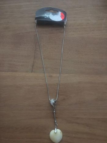 Joli collier fantaisie argenté