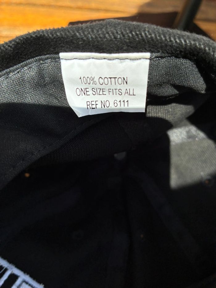 Casquette noir et rouge iPhone - photo numéro 6