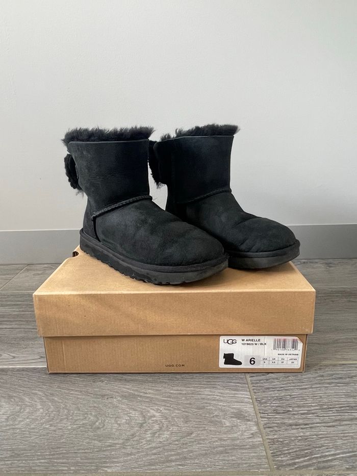 Ugg noir modèle Arielle – taille 37 - photo numéro 2
