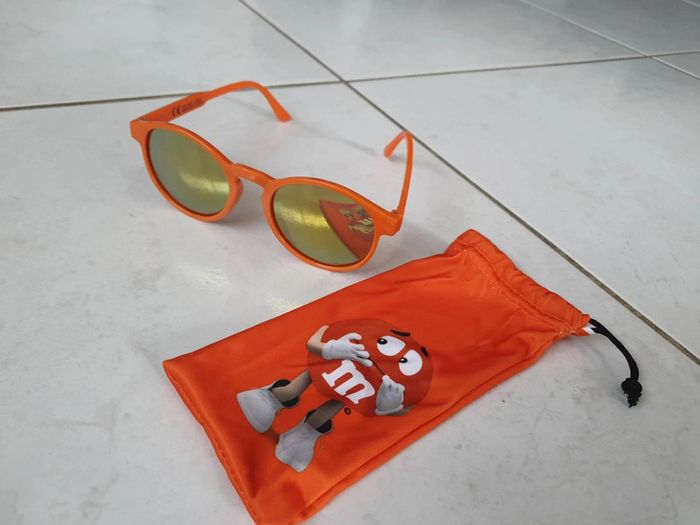 Lunette de soleil m et ms orange neuf