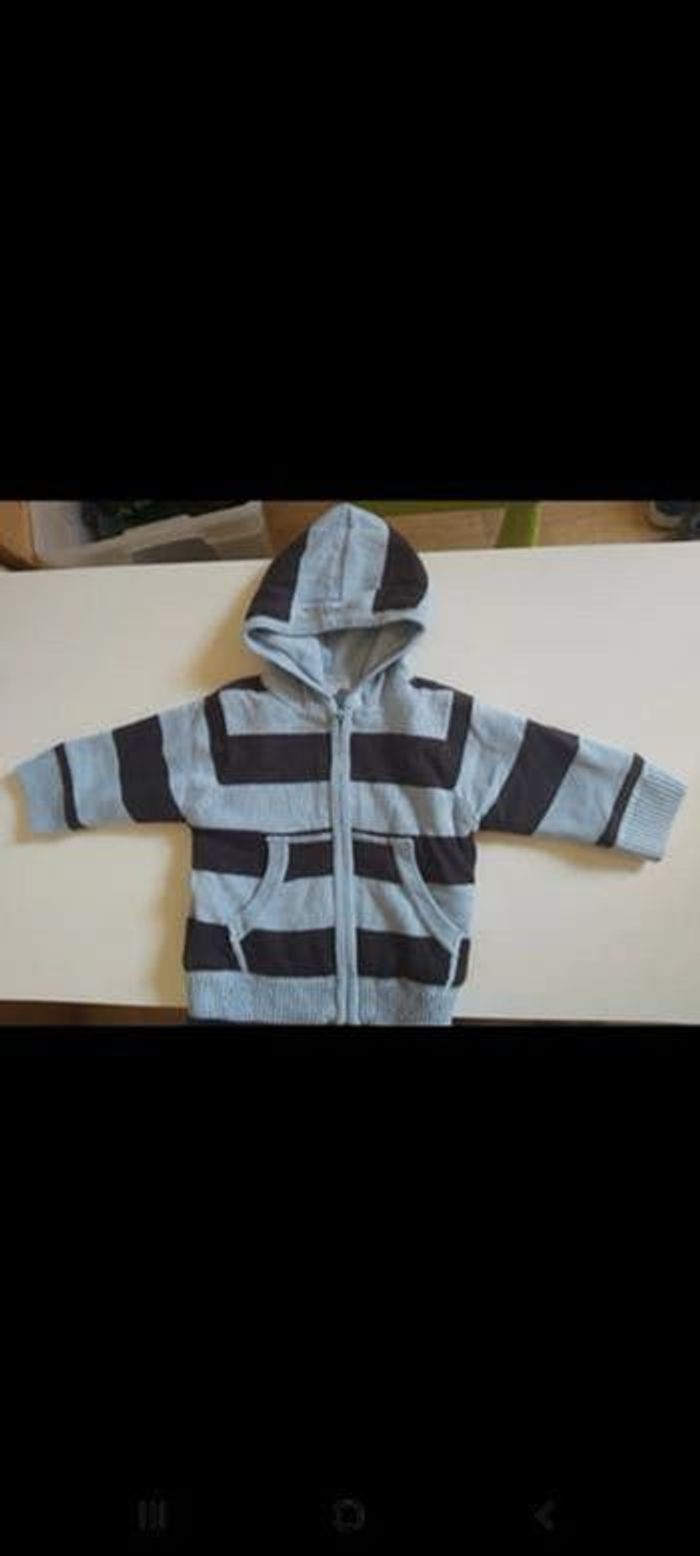 Gilet à capuche molletonné 12 mois