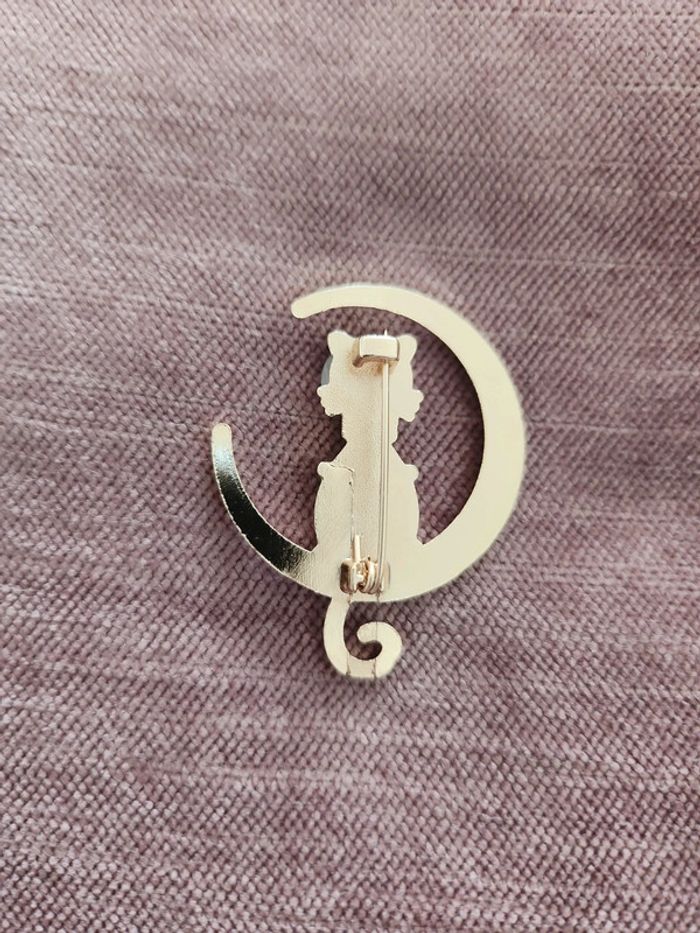 Broche dorée - photo numéro 2