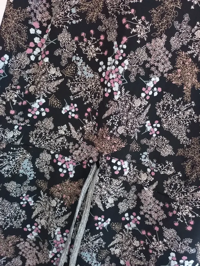 Robe noir à fleur - photo numéro 2